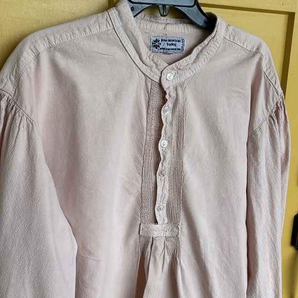 Pretty blush colored top - Picture 3 of 5